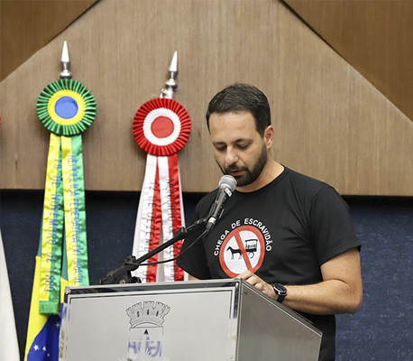 Na Tribuna